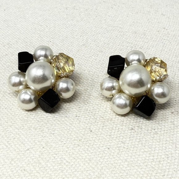 Vintage Cluster Bead Earrings‎ Marked Japan Black Faux Pearls Clip-On Retro - Picture 1 of 9